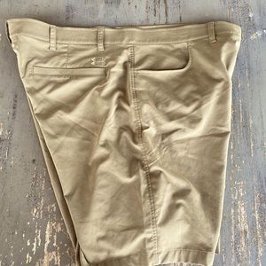 Under Armour Khaki Golf Shorts Men’s 42 HeatGear Loose Fit